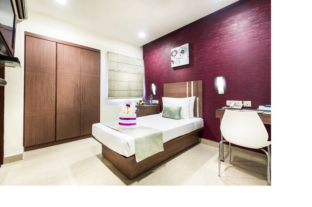 The Lotus Apartment Hotel, Venkatraman Street Madrás Exterior foto