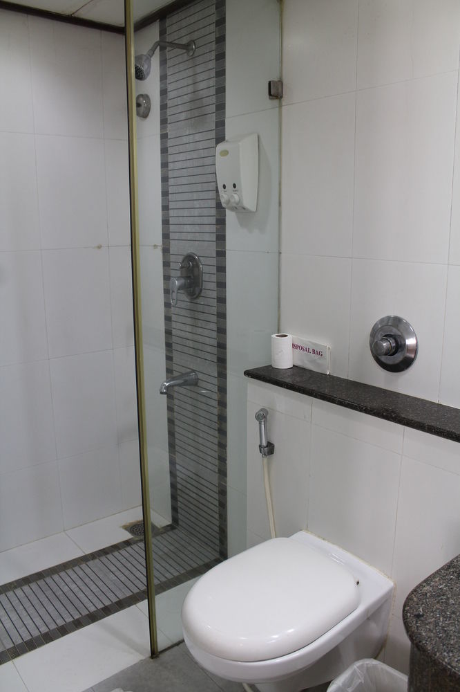 The Lotus Apartment Hotel, Venkatraman Street Madrás Exterior foto