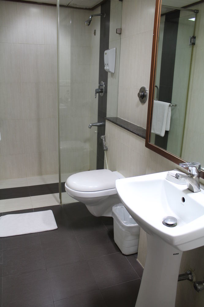 The Lotus Apartment Hotel, Venkatraman Street Madrás Exterior foto
