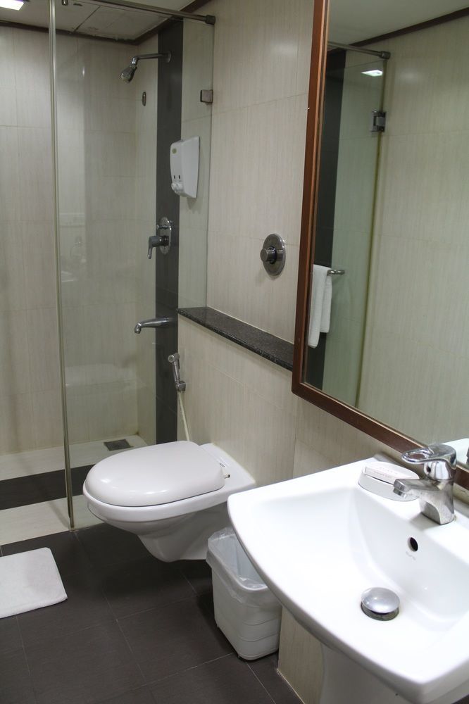 The Lotus Apartment Hotel, Venkatraman Street Madrás Exterior foto