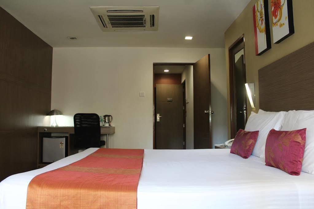 The Lotus Apartment Hotel, Venkatraman Street Madrás Exterior foto